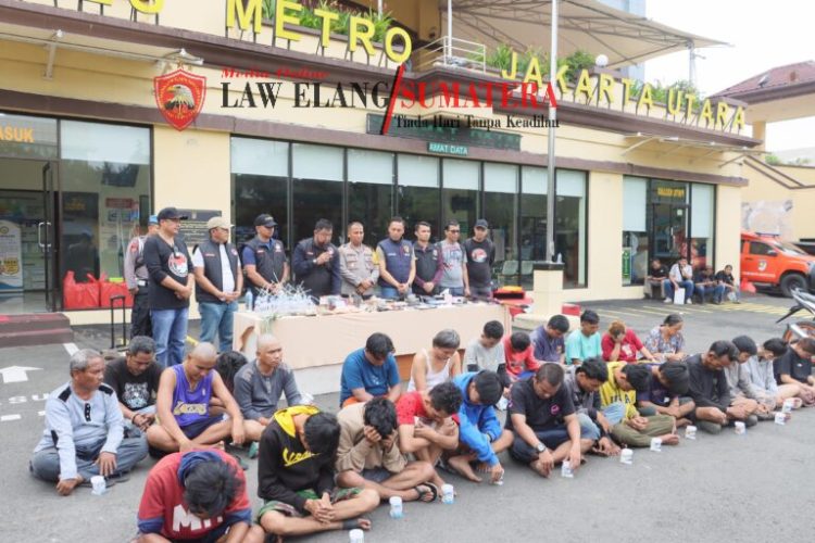 Polres Jakut Grebek Kampung Bahari Puluhan Orang Diamankan