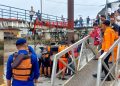 Penemuan Mayat Hanyut di Sungai Mahakam, Polairud Polresta Samarinda Lakukan Evakuasi.