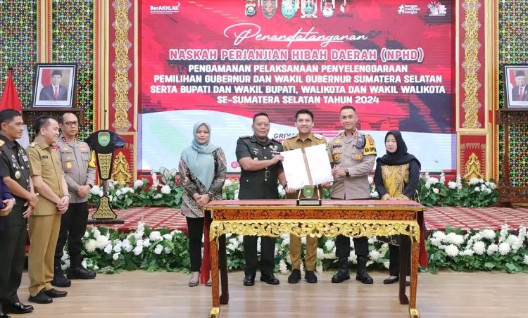 Menghadiri Penandatanganan Naskah Perjanjian Hibah Daerah (NPHD) secara Serentak Untuk Pengamanan Pelaksanaan Penyelenggaraan Pemilihan Gubernur dan Wakil Gubernur Tahun 2024