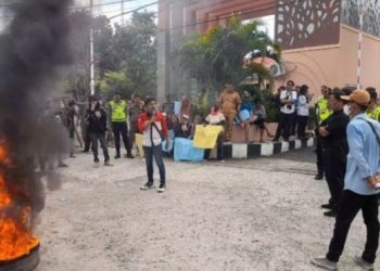 Aliansi masyarakat anti selingkuh  Muba desak DPRD Muba bentuk tim khusus bersama  Pj Bupati Muba ungkap kasus skandal diduga sekda muba
