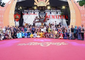 Wakil Bupati Ogan Ilir Menyaksikan Pergelaran serta Pembukaan Festival Sriwijaya XXXII tahun 2024