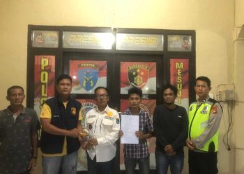 KADES EMBACANG SERAHKAN SENPI RAKITAN SECARA SUKARELA DALAM OPERASI PEKAT MUSI 2024