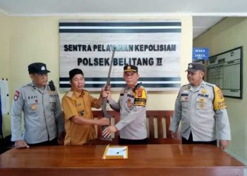 POLSEK BELITANG II TERIMA PENYERAHAN SENPI RAKITAN DARI WARGA DESA SUKAJAYA