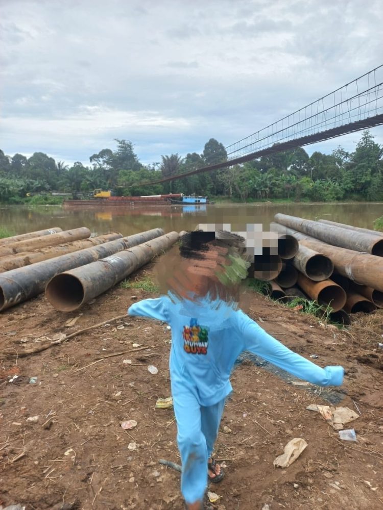 Proyek jembatan ujan mas diduga ajang korupsi dan di bangun asal jadi mengunakan besi bekas