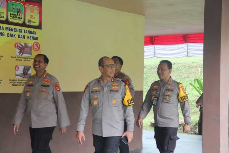 KAPOLDA SUMSEL IRJEN POL RACHMAD WIBOWO BERIKAN PEMBEKALAN KEPADA SISWA POLRI DI SPN POLDA SUMSEL