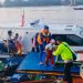 Jembatan Runtuh, Kapal Satpolairud Polres Muba Sigap Membantu Seberangkan Warga dan Anak Sekolah
