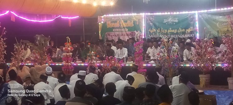 Kumandang Sholawat Peringati Maulid Nabi Muhammad SAW Di Masjid Baiturrohman Saleh Mukti