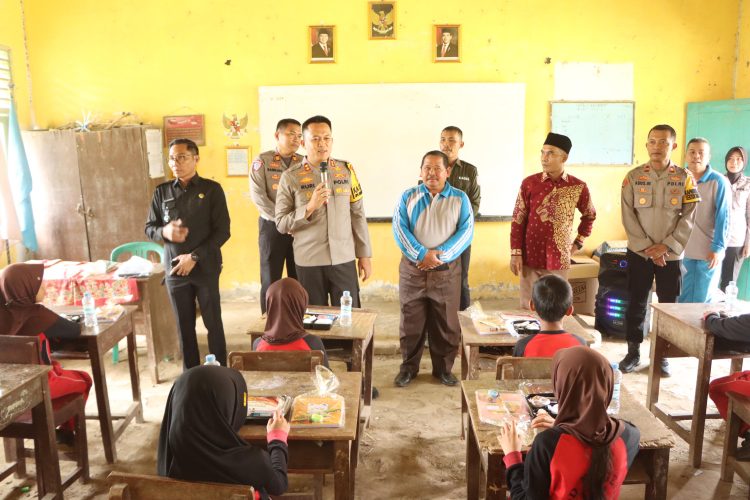 Polres Banyuasin bagikan Makanan Bergizi Gratis untuk Siswa SDN 17 Tanjung Lago