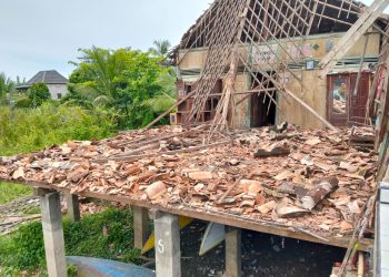 Rumah Warga Roboh, Kades UKL Galang Dana Warga Dan Harapkan Bantuan Pemkab OI